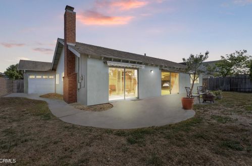 1151 Lawrence Way, Oxnard CA  93035-2525 exterior