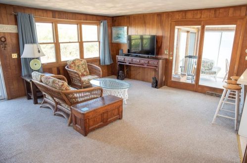 1 Birch St, South Kingstown, RI 02882-6312