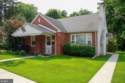 1023 Buttonwood St, Norristown, PA 19401-3609