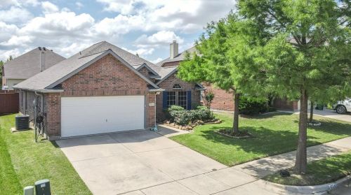 4704 Redbud Dr, Denton, TX 76208-6844