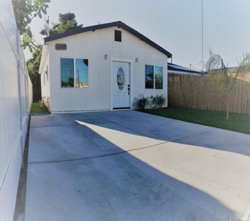 13707 Willowbrook Ave, Compton, CA 90222-3048