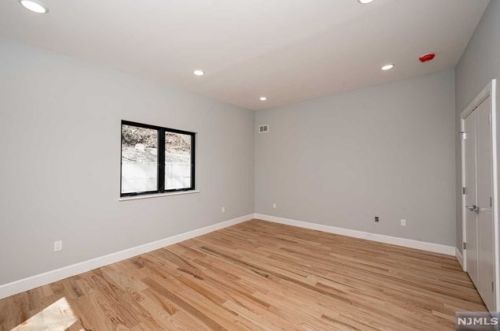 610 Undercliff Ave, Edgewater NJ  07020-1451 exterior