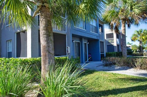 124 Santa Clara Dr, Naples, FL 34104-5431
