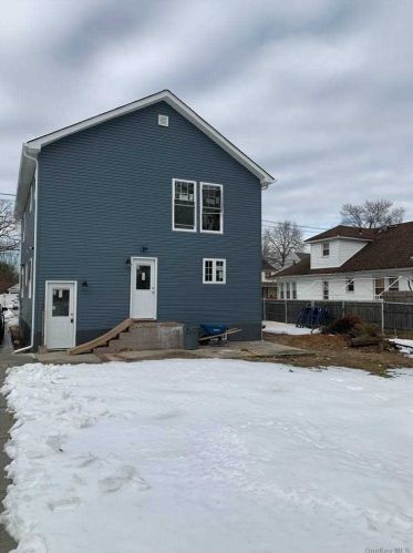 79 Whitehouse Ave, Roosevelt, NY 11575-1323