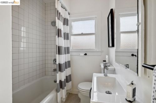 668 Jean St, Oakland CA  94610-1410 exterior