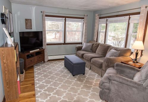 141 Pine Hill Rd, Nashua, NH 03063-2000