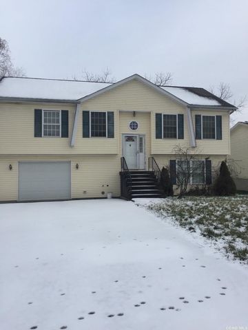 16 Carole Ln, Hudson, NY 12534-1441