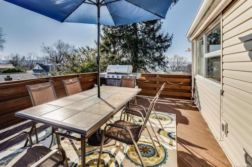 19 Hillcrest Ave, Crotonville NY  10562-1921 exterior