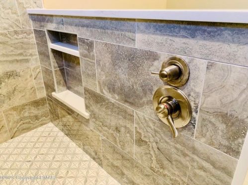 19 Masters Ln, Hazle Township PA  18202-9167 exterior