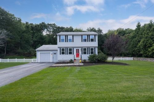 329 Commonwealth Ave, Warwick RI  02886-2756 exterior