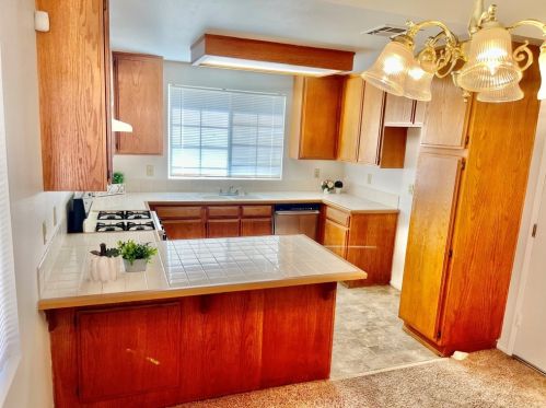 16178 Bridgewood Ln, Victorville, CA 92395-8601