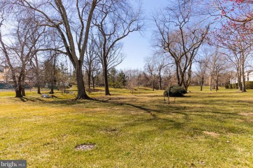 301 Byberry Rd, Philadelphia PA  19116-1947 exterior