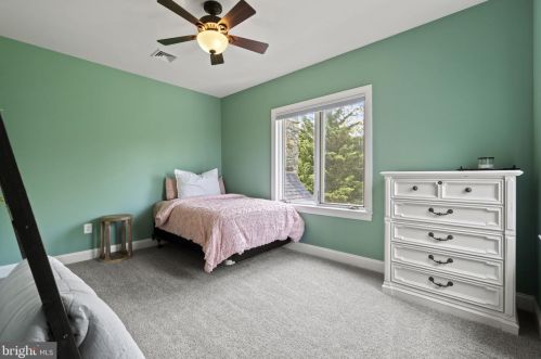 17621 Stonegait Ct, Round Hill VA  20141-2264 exterior