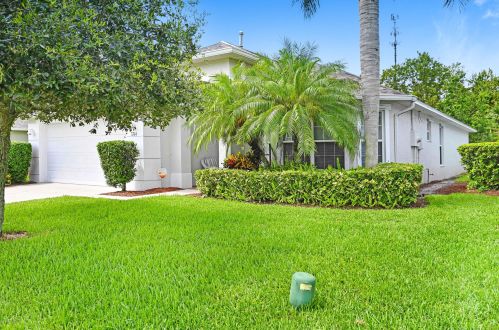 1714 Ficus Pt Dr, Melbourne FL  32940-1539 exterior