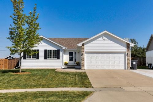 2022 Lake Side Dr, Ankeny, IA 50023-4803