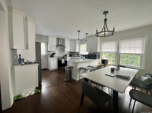 1587 Hanover St, Yorktown Hgts NY  10598-4711 exterior