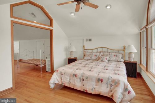 6411 Devonshire Hts Rd, Harrisburg PA 17111-4818 exterior