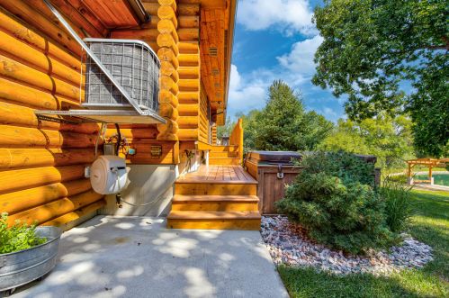 2717 Beaumont Ave, Waterford WI  53185-4933 exterior