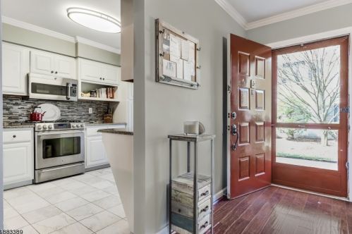 6 Dorado Dr, Morristown NJ  07960-9400 exterior