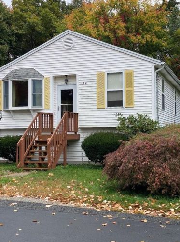 64 Norman St, Cumberland, RI 02864-6412