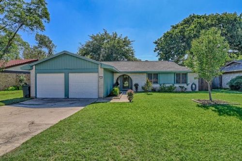 1202 Denton Dr, Euless, TX 76039-2734