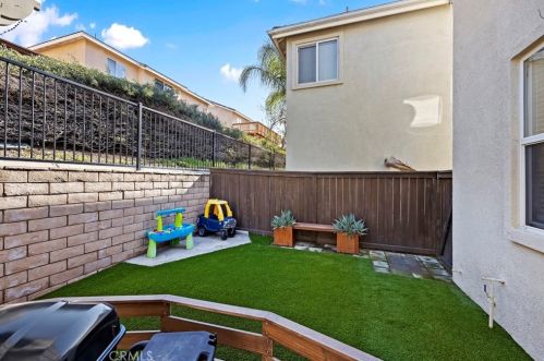 42056 Calabria Dr, Temecula CA  92591-5721 exterior