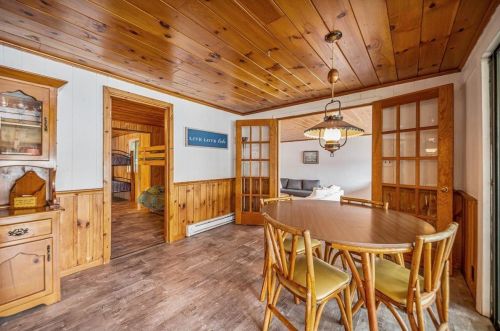 44 Roberts Cove Rd, Wakefield NH  03872-4741 exterior