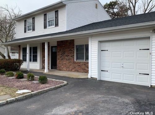 74 Gainsborough Rd, Holbrook, NY 11741-2871