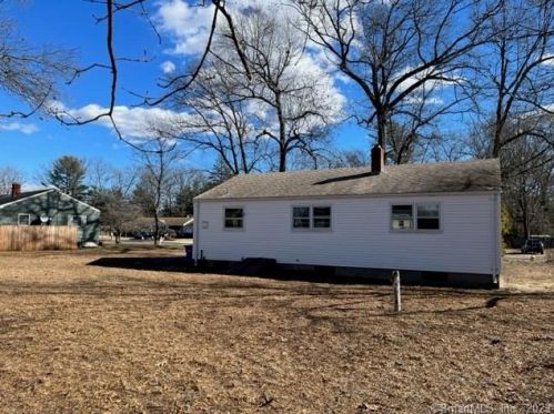 25 Midland Rd, Windsor Locks, CT 06096-1711