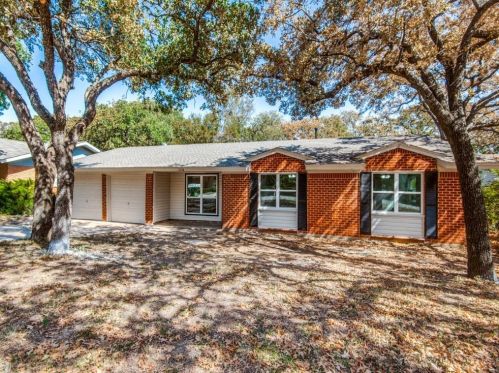 1208 King Dr, Bedford, TX 76022-6531