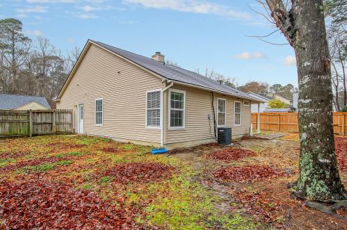 130 Chandler Dr, Ladson SC  29456-4800 exterior