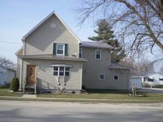 103 Stow St, Earlville, IA 52041-9506