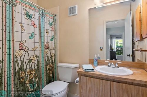 19621 58 Ave, Hialeah FL  33015-4909 exterior