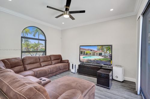 3821 185th Ave, Hollywood FL  33029-2712 exterior