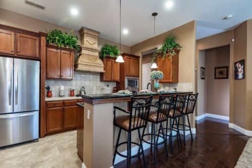 5823 Byrd Ave, Fresno CA  93727-6584 exterior