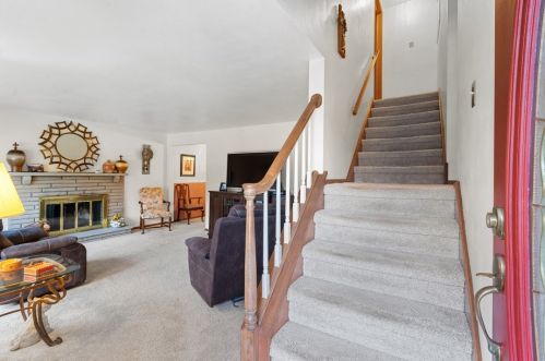 310 Tassel Ln, Pittsburgh, PA 15236-4271