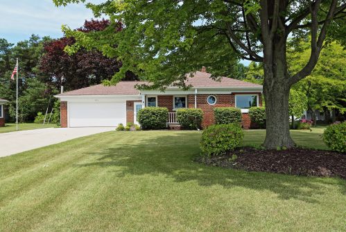 3016 Memorial Dr, Two Rivers, WI 54241-3228