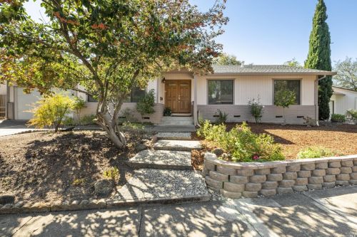 2555 Brookhaven Dr, Santa Rosa, CA 95405-8055