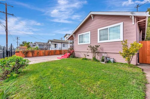 2031 103rd Ave, Oakland CA  94603-3325 exterior