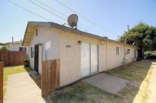 6942 Center St, Winton CA  95388-9395 exterior