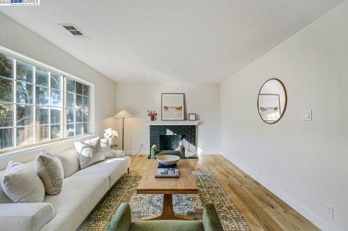 2954 Clearland Cir, West Pittsburg CA  94565-3243 exterior