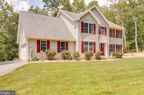 143 Campaign Ln, Hedgesville, WV 25427-4303