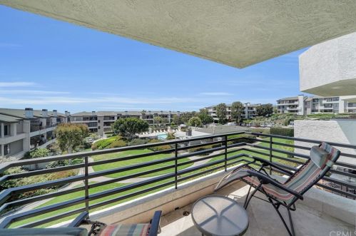 950 Cagney Ln, Newport Beach, CA 92663-1625