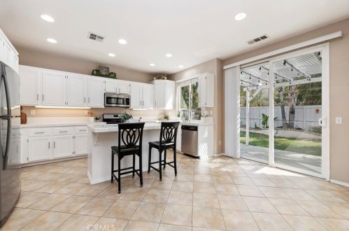 27560 Nellie Ct, Temecula CA  92591-2846 exterior