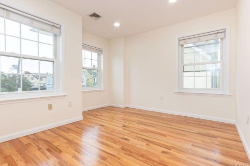 31 Warren St, New Rochelle NY  10801-6245 exterior