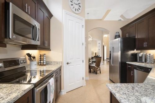 6501 Caldecott Dr, Naples FL  34113-3196 exterior
