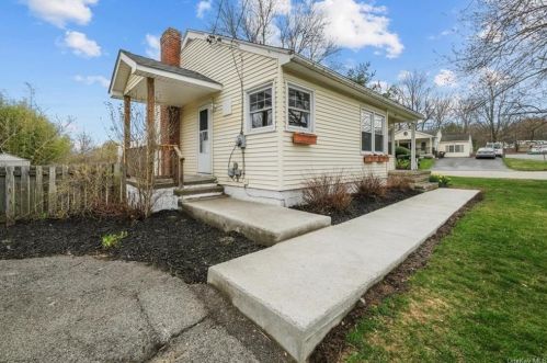 117 Mount Airy Rd, Newburgh NY  12553-6828 exterior