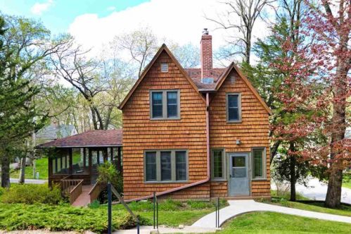 902 Pearl St, Decorah, IA 52101-2042