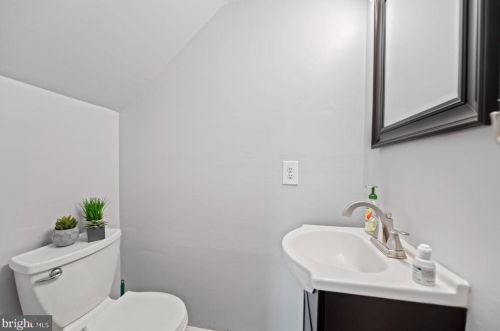 3080 Harbour Dr, Palmyra NJ 08065-2219 exterior