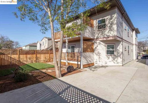 721 44th St, Oakland CA 94608-3404 exterior